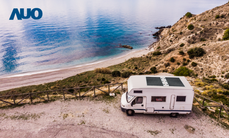 「可撓輕量化太陽光電板SunCurva」使用輕量特殊耐候型複合板取代傳統太陽能板的玻璃前板，不僅降低70%重量，每米平方僅3Kg；具有抗衝擊性能及通過電磁相容性測試，可應用於交通運輸工具，如露營車、遊艇等